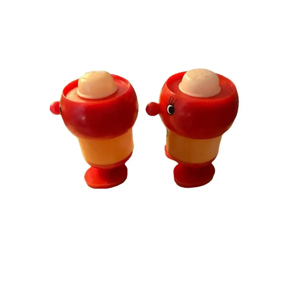 Vintage MCM Robot Salt & Pepper Shakers Plastic Made in Hong Kong 3676/33